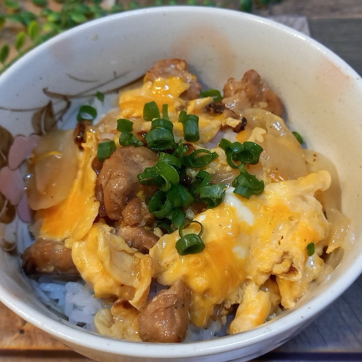 缶詰で簡単ランチ♪焼鳥缶で親子丼